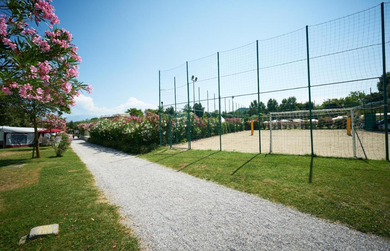 Albatross Mobile Homes On Camping Baia Verde Манерба-дель-Гарда Экстерьер фото