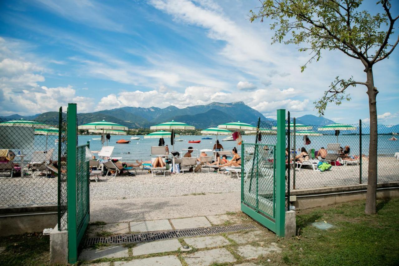 Albatross Mobile Homes On Camping Baia Verde Манерба-дель-Гарда Экстерьер фото
