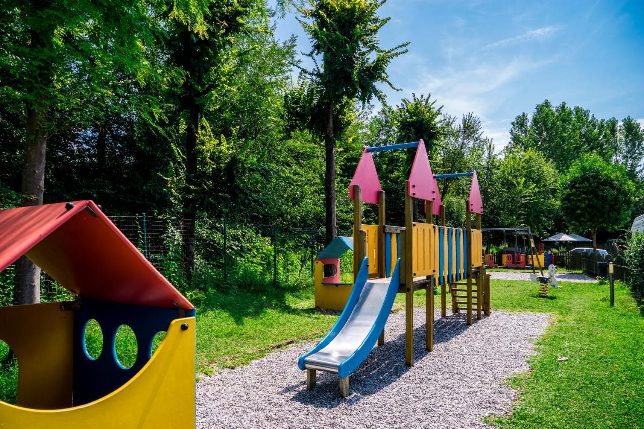 Albatross Mobile Homes On Camping Baia Verde Манерба-дель-Гарда Экстерьер фото